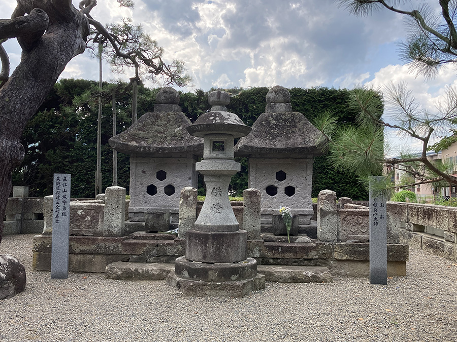 直江兼続夫婦の墓（米沢市林泉寺）
